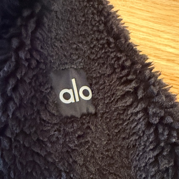 ALO Yoga Foxy Black Fleece Sherpa Hooded Jacket, size  small - Picture 4 of 8